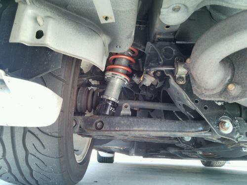 Loaded coil spring with the car on the ground